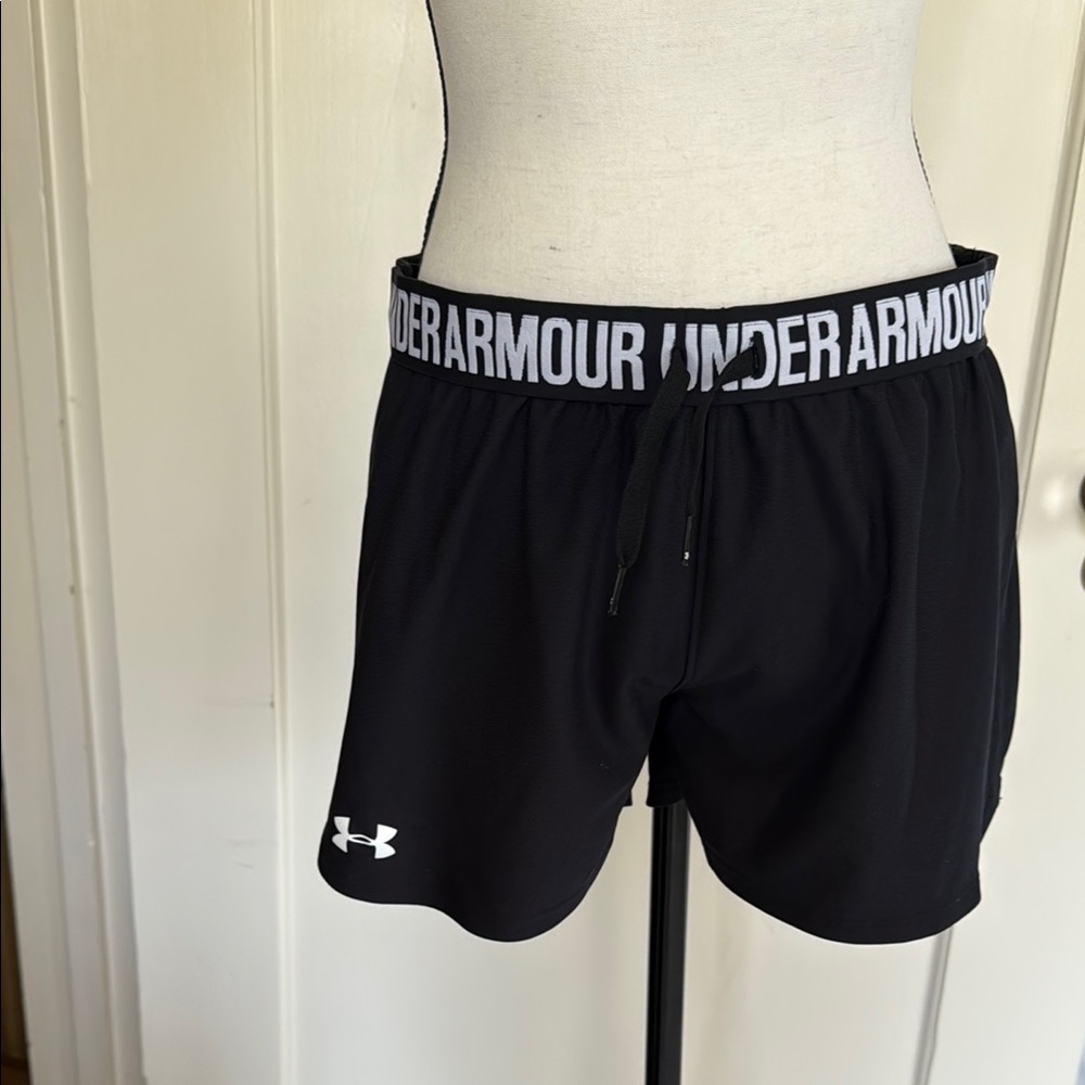 NWOT Under Armour Women's Athletic Black Shorts size M